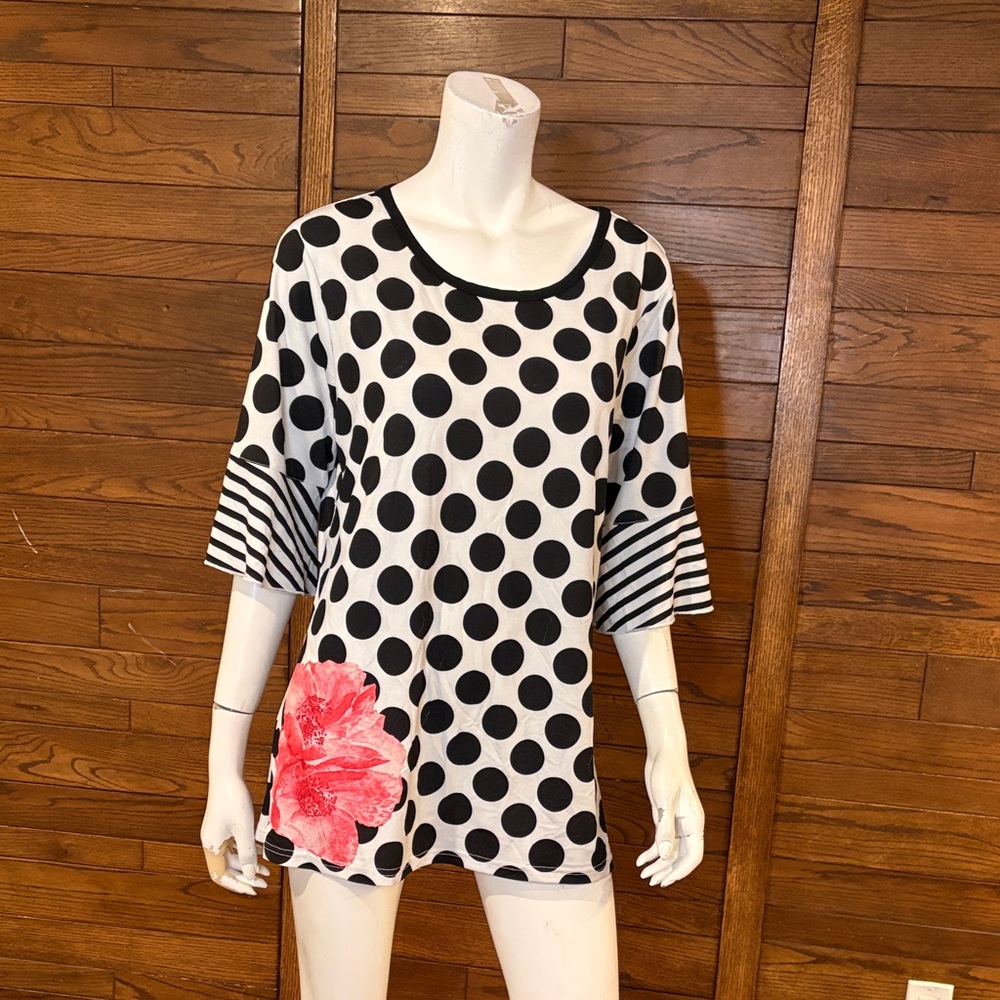 Stylish Polka Dot Tunic with Red Floral Detail